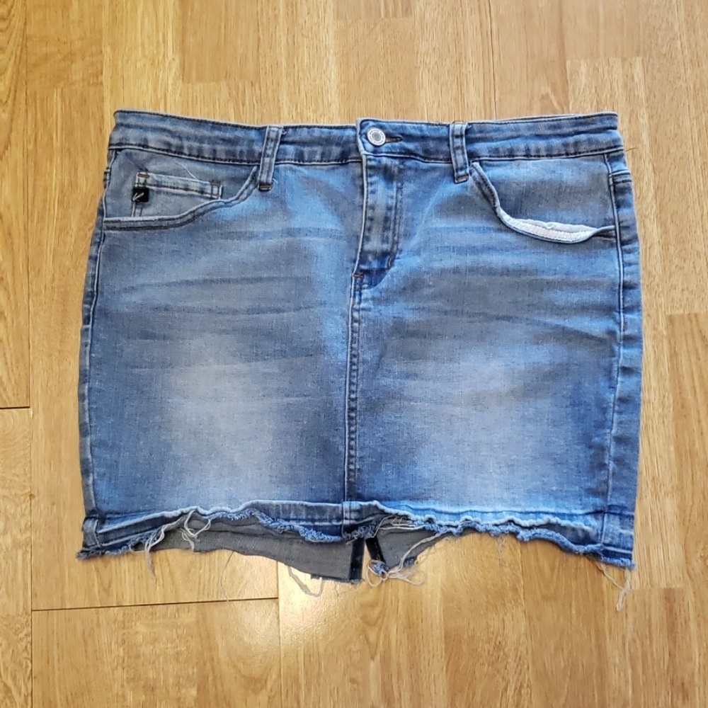 Kancan raw hem denim mini skirt. Sz 29
